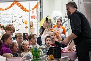 Kuchařská show v podání šéfkuchařů z Catering Šafrán v čele s Lukášem Krepčíkem proběhla 31. října v OC Central Jablonec.