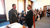 V pátek navštívila Jablonec nad Nisou delegace z německého města Schwäbisch Gmünd. Spolu se starostou Schwäbisch Gmündu Richardem Arnoldem přijel také Harald Elser, dirigent chlapeckého katolického chrámového sboru St. Michael i se sborem.