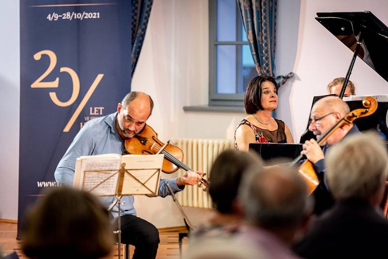 Smetanovo trio na zámku v Lomnici nad Popelkou.