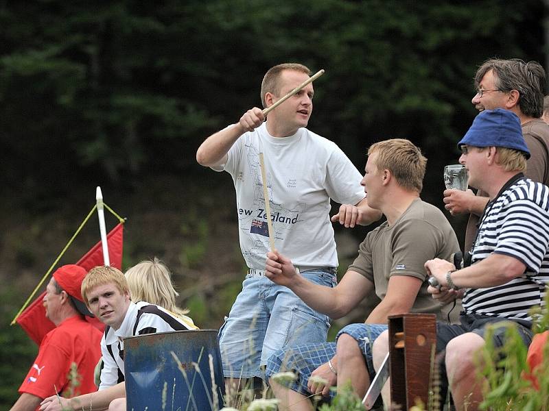 35. ročník fotbalového turnaje Štít Albrechtic. Na snímku fanoušci Albrechtic u Lanškrouna, kteří vydatně povzbuzovali své borce.