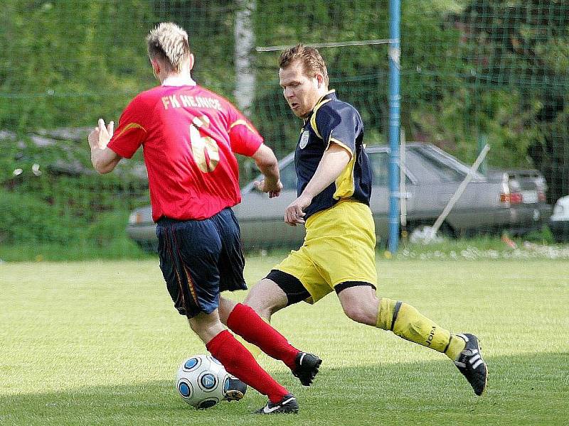 Mimoň porazila Hejnice (červené dresy) 3:0.