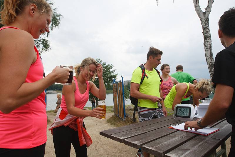 Běžecký závod Beer Run na jablonecké přehradě Mšeno.