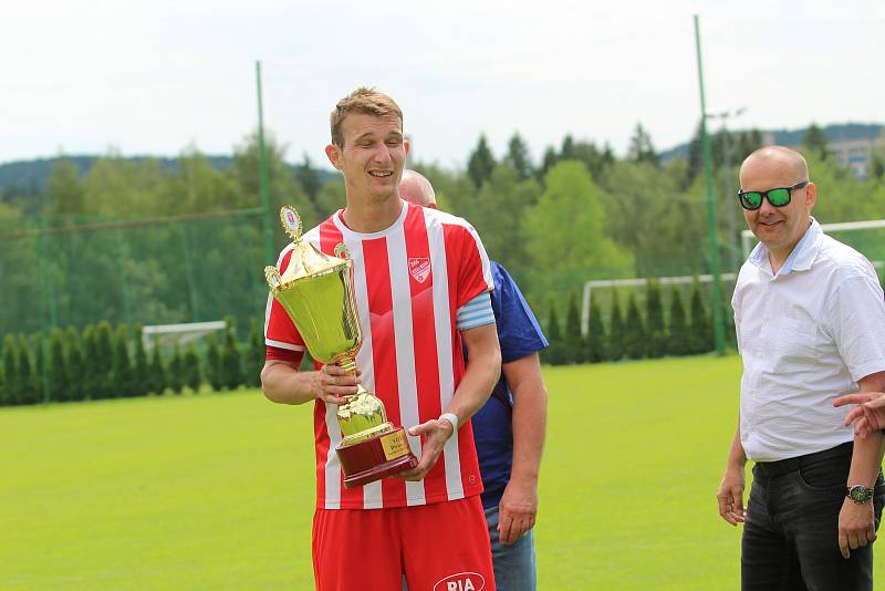 Áčko Jiskry Mšeno vybojovalo pohár divize C a má také nejlepšího střelce Nikolase Daníčka.