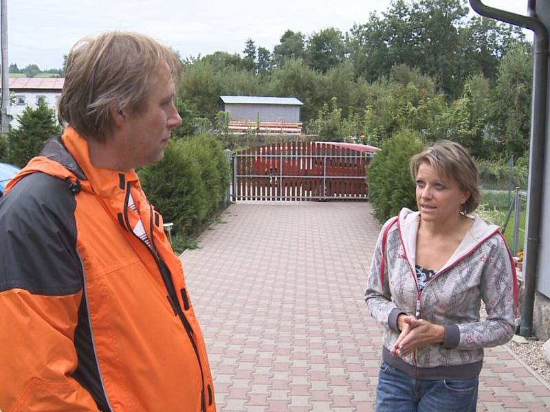 Za fenku v rekonvalescenci se zajeli do útulku Dášenka nejprve podívat a po několika dnech do šťastného shledání si ji odvezli. 