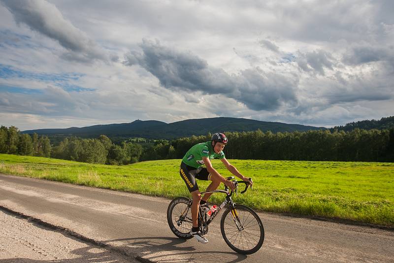 Pátý ročník nejdelšího cyklistického podniku v Česku, Metrostav Handy Cyklo Maraton, pokračoval 4. srpna. Pětidenního maratonu se účastní 42 čtyř nebo osmi členných týmů, které musí zdolat v limitu 111 hodin trasu o délce zhruba 2222 kilometrů.