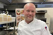 Šéfkuchařem v krkonošském resortu OREA Sklář v Harrachově je Richard Fuchs.