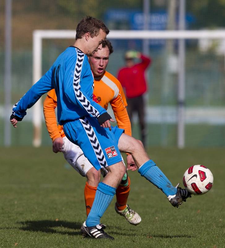 Fotbalisté Hodkovic (v modrém) doma nestačili na Kokonín, který zaslouženě vyhrál 4:1.