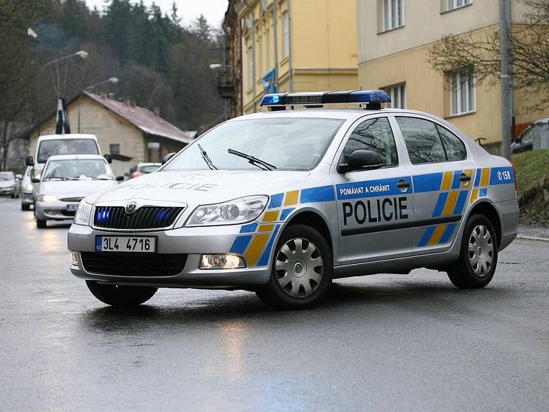 Policisté na Pražské ulici.