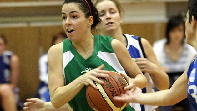 V hale jablonecké bižuterie hrály basketbal ženy Bižuterie Jablonec proti silnému soupeři DSK Karlín Praha