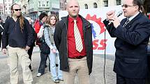 Na náměstí Dr. E. Beneše v Liberci promluvil na sobotním mítinku Dělnické strany její šéf Tomáš Vandas. Předvolební akci narušovala velká skupina anarchistů. Policie a její antikonfliktní tým drželi obě skupiny v patřičné vzdálenosti od sebe.