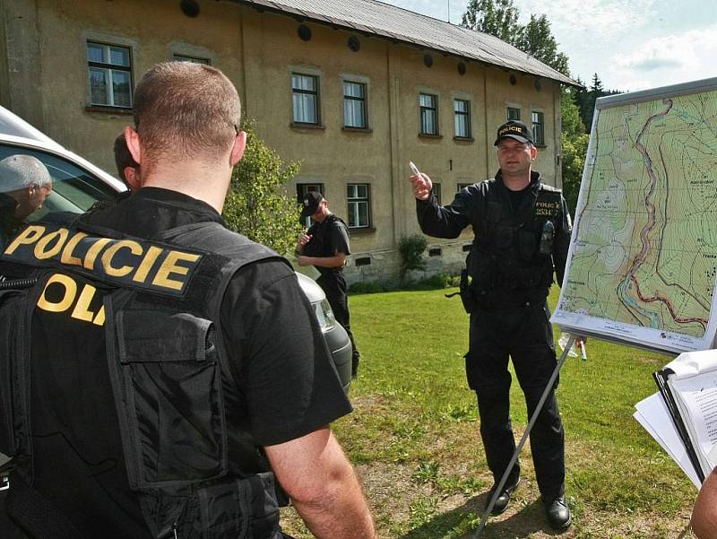 V Kořenově a na osadě Jizerka se sešli záchranáři z Horské služby s policisty z Česka a Polska na společném cvičení. Tématem bylo hledání pohřešovaných osob.