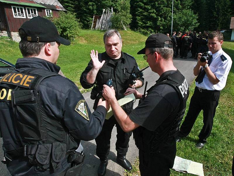 V Kořenově a na osadě Jizerka se sešli záchranáři z Horské služby s policisty z Česka a Polska na společném cvičení. Tématem bylo hledání pohřešovaných osob.