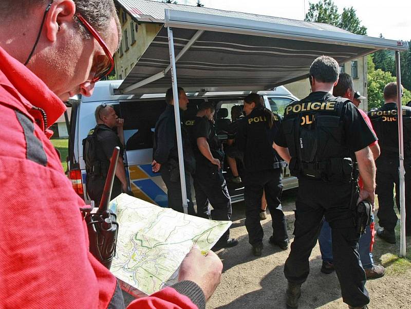 V Kořenově a na osadě Jizerka se sešli záchranáři z Horské služby s policisty z Česka a Polska na společném cvičení. Tématem bylo hledání pohřešovaných osob.