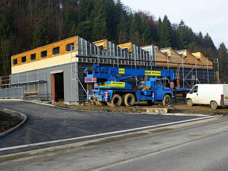 Díky výstavbě elektrárny a rekonstrukci náhonu bude vjezd do Železného Brodu příjemnější. Navíc se tím vyřešil neutěšený stav starého náhonu, který kdysi zasypali komunisti a dlouhá léta zarůstal.