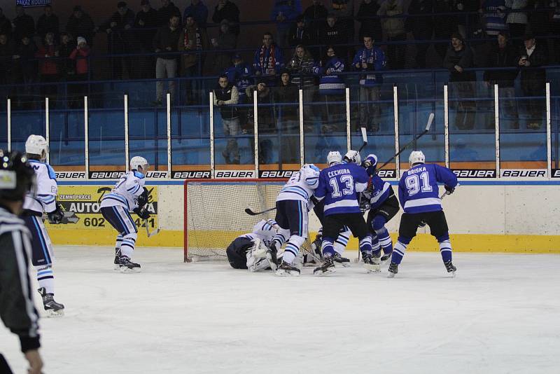 II. liga HC Vlci Jablonec - Stadion Vrchlabí 4:3. Vlci - modré dresy.