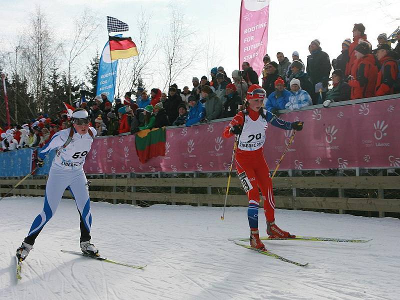 EYOWF 2011. Biatlon - dívky individuálně 10 kilometrů se jel v úterý v jabloneckých Břízkách. Jablonecká závodnice Jessica Jislová (29) skončila na 22. místě.