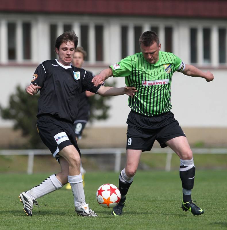 Fotbalisté Krásné Studánky (v zeleném) porazili Hodkovice 4:0. Díky prohře Pěnčína jsou v čele tabulky I. B třídy.