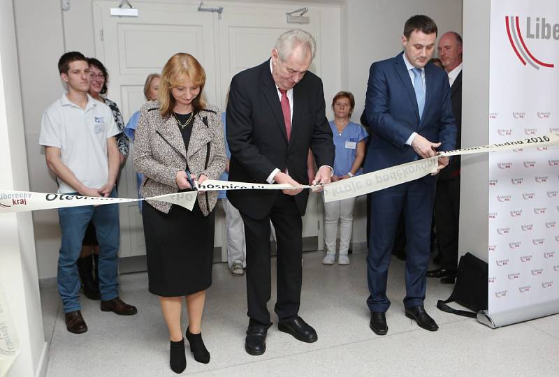 Miloš Zeman na otevření hospice v Liberci