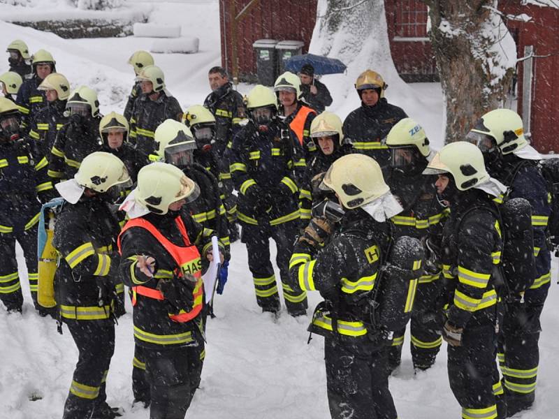 Taktické cvičení na záchranu osob z Domova Maxov