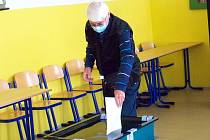 V Jablonci nad Nisou otevřeli v pátek ve 14 hodin 49 volebních místností. Na celém území jabloneckého okresu je jich 120.