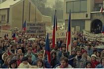V Železném Brodě na Jablonecku se konala generální stávka 27. listopadu. Náměstí 3. května bylo ten den zcela zaplněné, protestovali pracovníci Železnobrodského skla, služeb, ale i fasádníci nebo zemědělci z Koberov.
