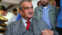 Karel Schwarzenberg a Miloslav Kalousek přijeli tramvají z Jablonce nad Nisou do Liberce 23. září.