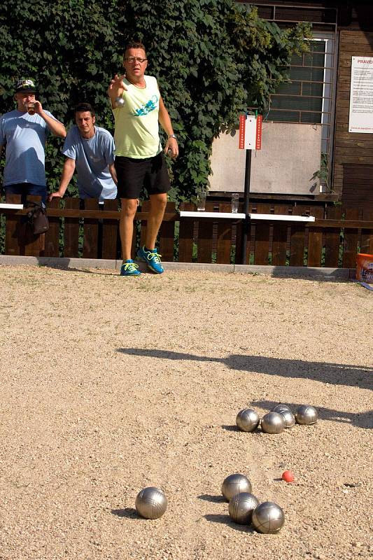 V sobotu 31.8. se konal v Železném Brodě v areálu tenisových kurtů třetí ročník turnaje pétanque v trojicích.