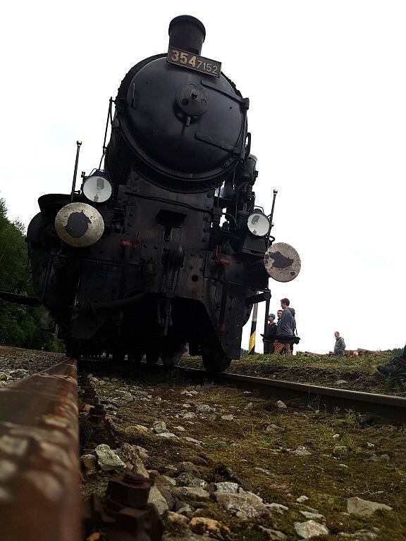 Parní lokomotiva Sedma jezdila o víkendu na trati Kořenov Harrachov. 