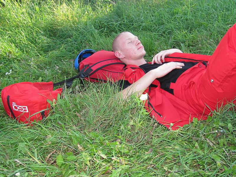 V litoměřické obci Mentaurov se od pátku 30. září do neděle 1. října kola 2. ročník Rescue Marathon. Tým jabloneckého Českého červeného kříže při odpočinku.