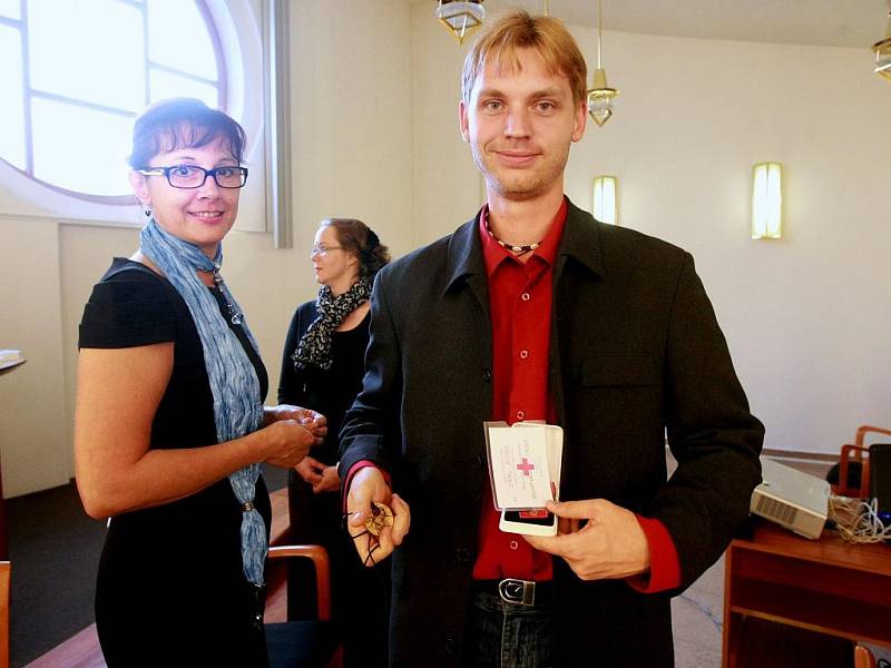 Bronzové plakety Prof. MUDr. Jana Janského předával Ludvík Loprais a Lenka Střihavková.  Na snímku Jiří Stich.