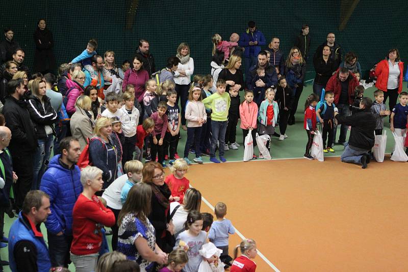 Čtyřletá spolupráce mezi hotelem Břízky a TK Břízky nese ovoce. Další z úspěšných společných akcí byl Mikulášský turnaj.