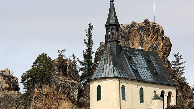 Turistická zajímavost, Panteon na Malé Skále nad řekou Jizerou