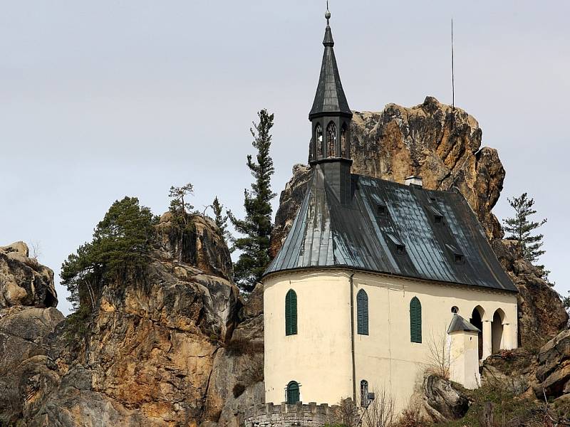 Turistická zajímavost, Panteon na Malé Skále nad řekou Jizerou