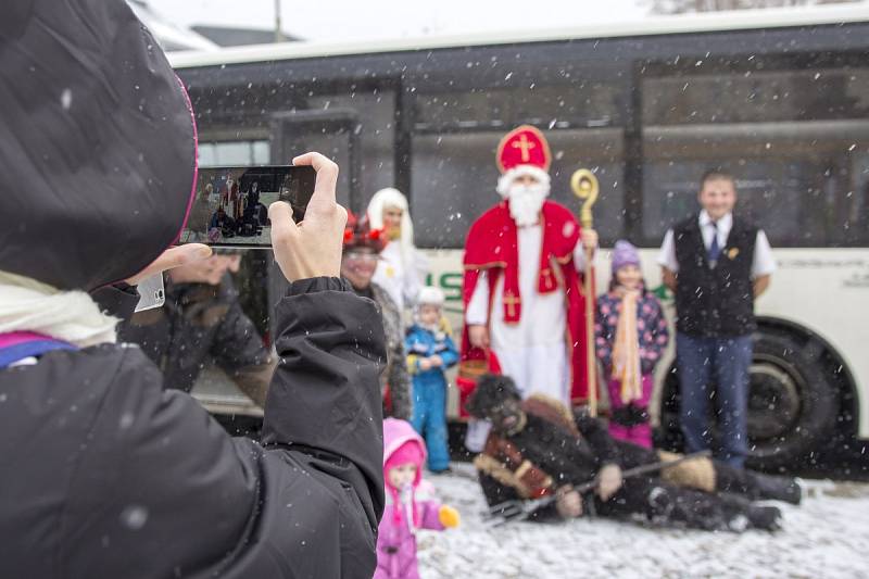 Čertovský autobus v Jablonci 