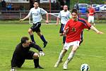 Rezerva Velkých Hamrů (v červeném) porazila Víchovou hladce 6:0.