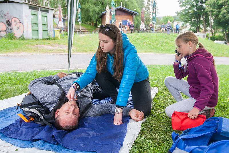 Krajské kolo Helpíkova poháru Libereckého kraje, zdravotně výchovné soutěže v první pomoci pro žáky pátých tříd základních škol, proběhlo 16. května u vodní nádrže Mšeno v Jablonci nad Nisou.