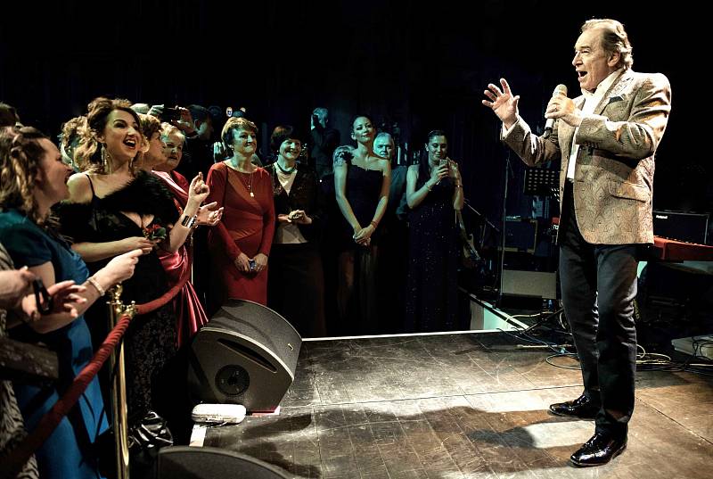 Karel Gott na Reprezentačním plese Městského divadla Jablonec v březnu 2014