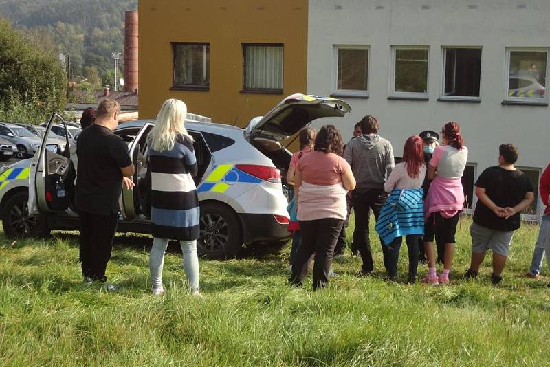 Policisté navštívili Základní speciální školu v Semilech.