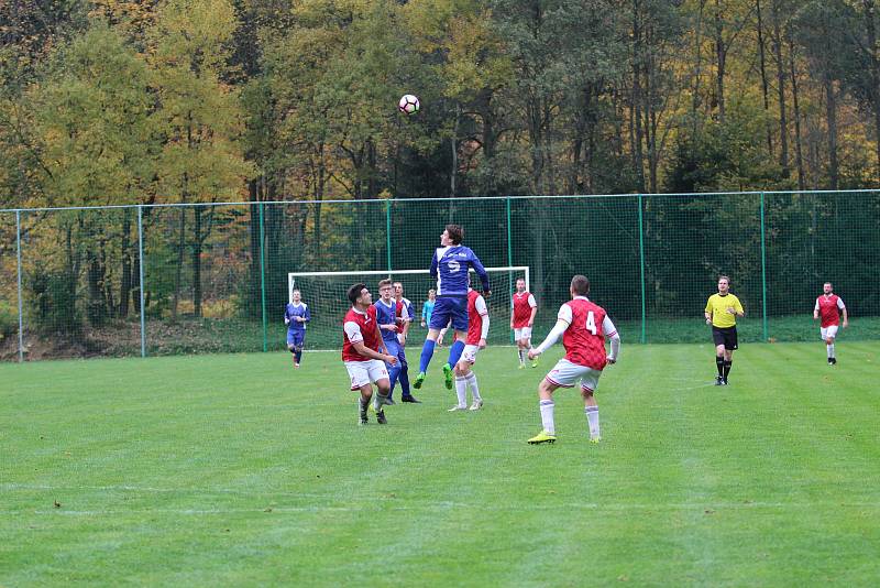 Albrechtice - Bělá 4:4. Albrechtice - červenobílé dresy.