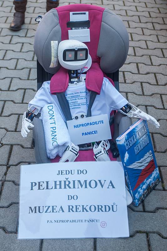 Matylda, humanoidní open source robot z dílny OpenTechLab Jablonec nad Nisou, se 31. října vydal stopem do Muzea rekordů a kuriozit v Pelhřimově. Matyldu je možné na její cestě sledovat online na facebooku nebo v mobilní aplikaci.