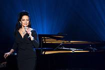 Lucie Bílá koncertovala v jabloneckém Městském divadle. Vzpomněla i 20 let spolupráce s Vrabčáky. 