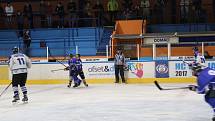 Hokejová liga staršího dorostu HC Vlci - Kralupy n. Vltavou 4:2. Vlci v bílých dresech.