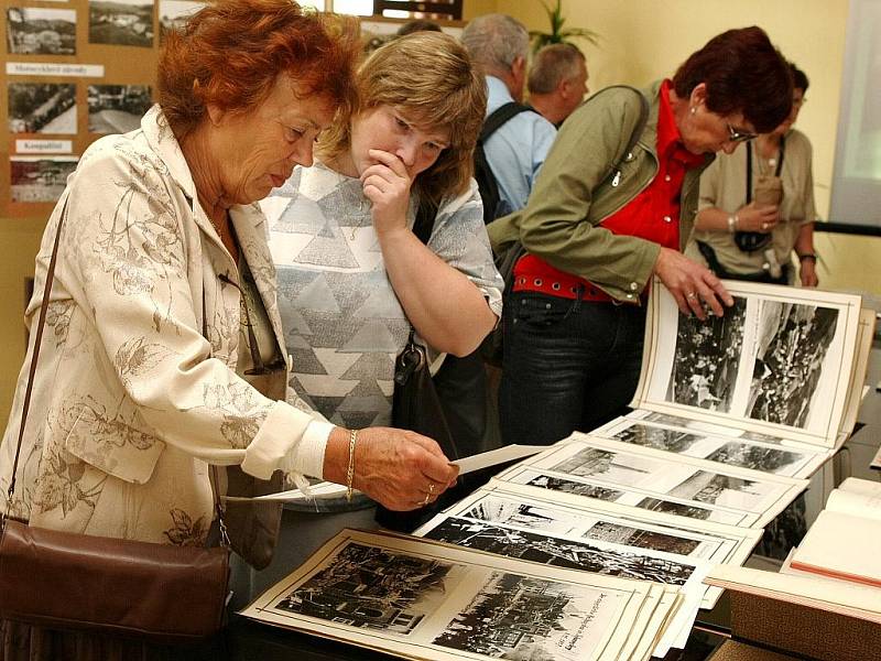 Osmdesát let radnice, dvě stě let kostela sv. Jana Křtitele, pětadevadesát let kostelíku sv. Josefa v Loučné a rovných sto let od povýšení obce na městys. Všechna tato výročí slavili po celý sobotní den v Janově nad Nisou.