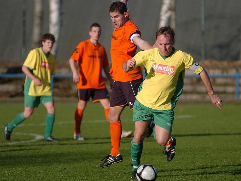 MŠENO – VIŠŇOVÁ. Tento duel Krajského přeboru nabídl divákům hned 5 branek a vítězství domácích 4:1.