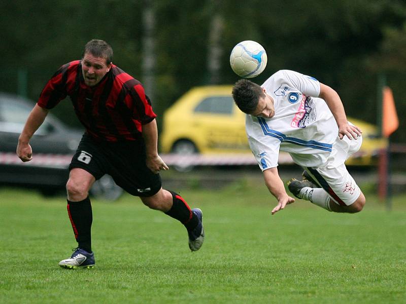 Desná vyloupila stadion Velkých Hamrů (v bílém) a vyhrála 6:3.