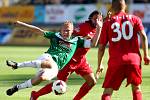 Jablonec remizoval s Brnem 1:1. Na snímku Karel Piták z Jablonce a Pavel Zavadil z Brna.