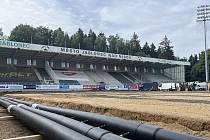 Rekonstrukce hráčské plochy na stadionu Střelnice v Jablonci nad Nisou.