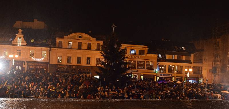 Slavnostní rozsvícení vánočního stromu v Jablonci.