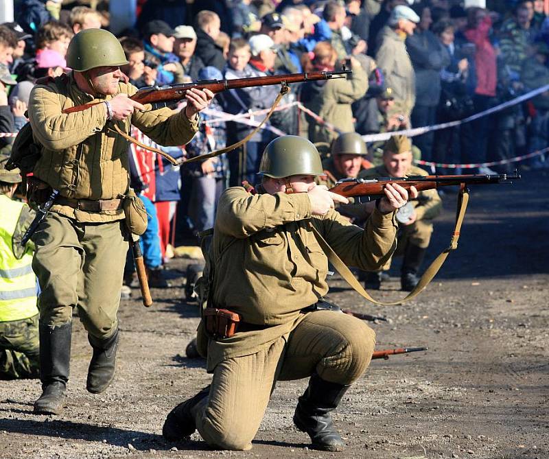 Na sobotu 22. října připravilo Muzeum obrněné techniky na Smržovce celodenní akci pro veřejnost. Součástí programu byla také ukázka bitvy s názvem Partyzánské Bělorusko.