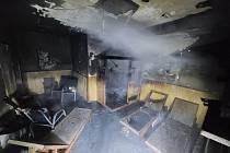 Hasiči zasahují u požáru v objektu městské haly v Jablonci nad Nisou.